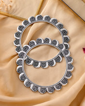 Spica Snail Round Oxidised Bangle