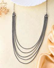 सुरुचिपूर्ण पांच लाइन लंबी हार