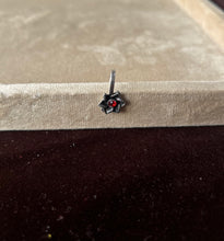 Stunning Flower Carved Press Stone Nosepin