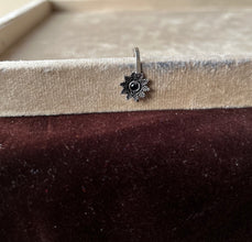 Flora Stone Clip Nosepin