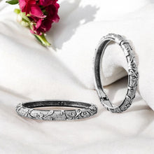 Flurud Flower Exotic Openable Oxidised Kada