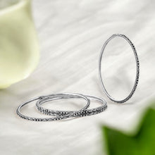 Lyra Oxidised Bangle