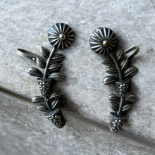 Elegant Flower Pot Earcuffs