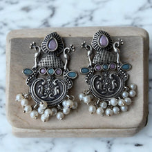 Cigar Beautiful Earrings With White Pearls