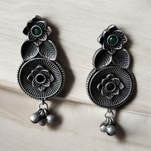 Flower embeded Earring