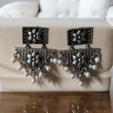 Pinwheel Flower Earring with White pearls