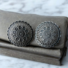 Classic Round Flower embeded Stud Earring