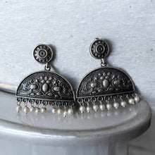 Classic Neutron Earrings with White Pearls