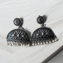 Classic Neutron Earrings with White Pearls