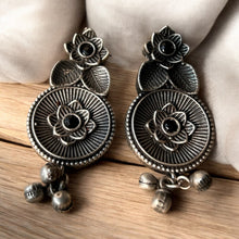 Flower embeded Earring