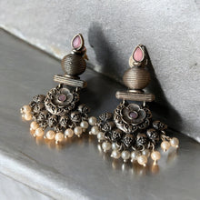 Octantis Elegant White Pearls Earring