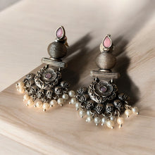 Octantis Elegant White Pearls Earring