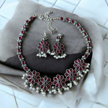 Elegant Bloom Stone Necklace Set With Earrings and Pearls