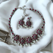 Elegant Bloom Stone Necklace Set With Earrings and Pearls