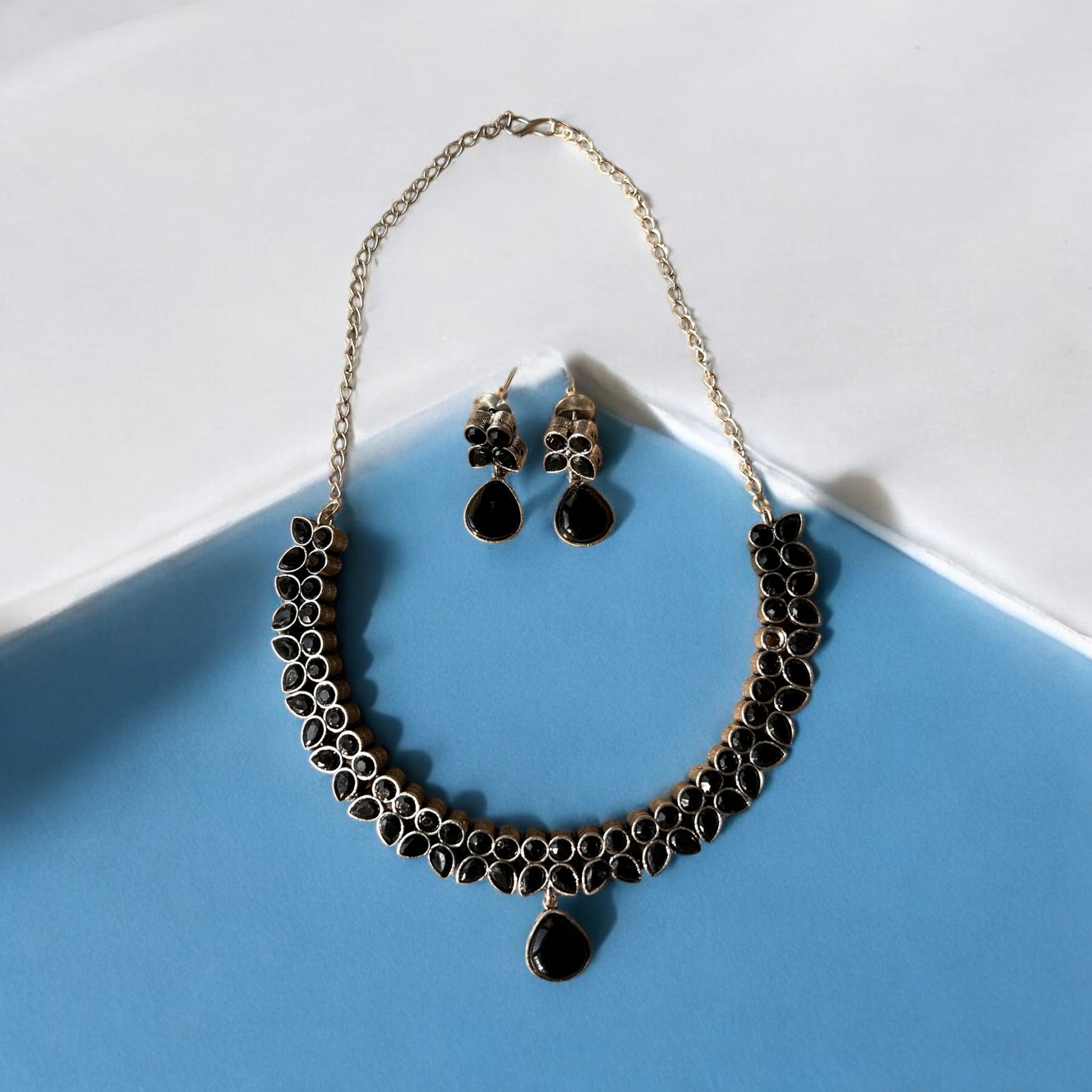 Equisite Dazzling Midnight Necklace Set with Earrings