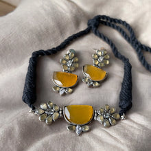 Dazzling Sandstone Necklace Set
