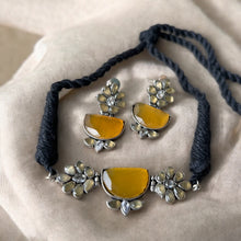 Dazzling Sandstone Necklace Set