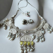 Exquisite Dazzling White Necklace Set With White Pearls