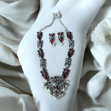 Equisite Radiant Necklace Set with White Pearls