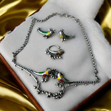 Gleaming Polished Bird Necklace Set with Nath