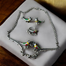 Gleaming Polished Bird Necklace Set with Nath